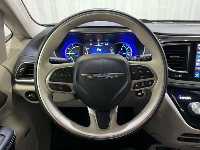 Used 2020 White Chrysler Limited image 18