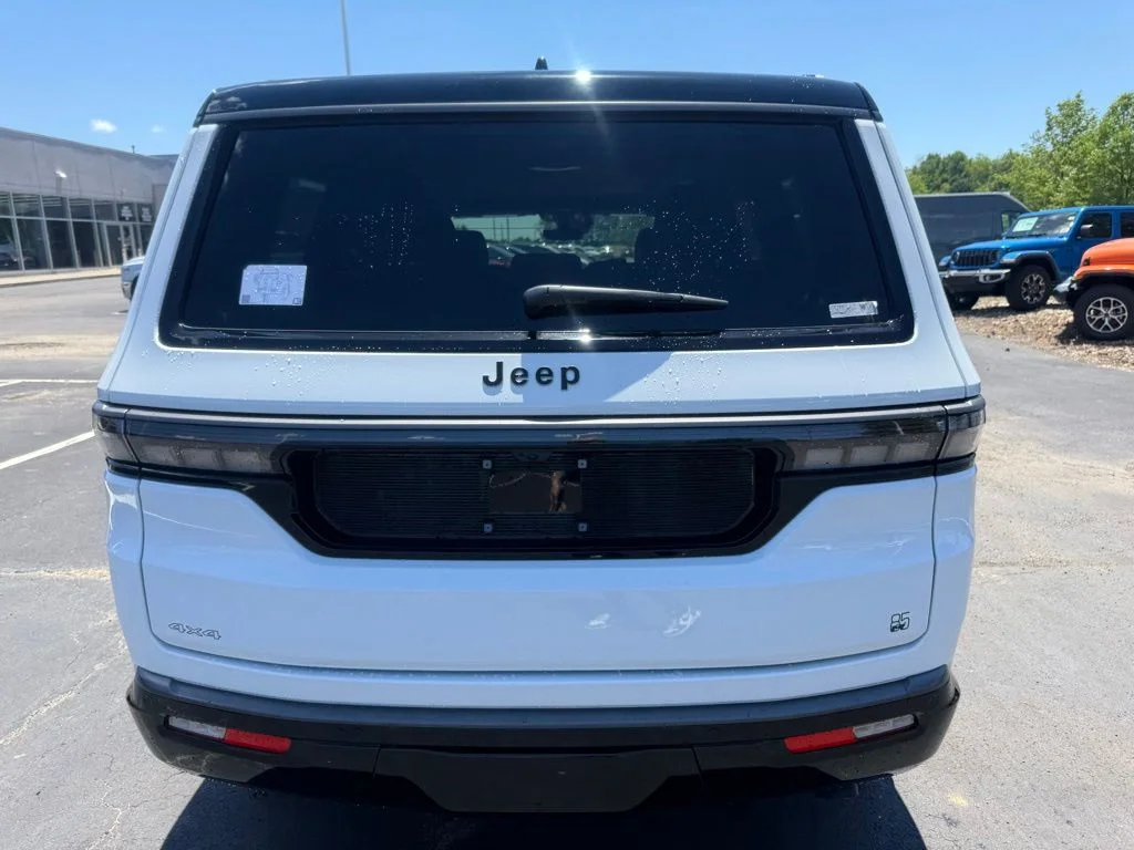 New 2026 Bright White Clear-Coat Exterior Paint Jeep  image 5