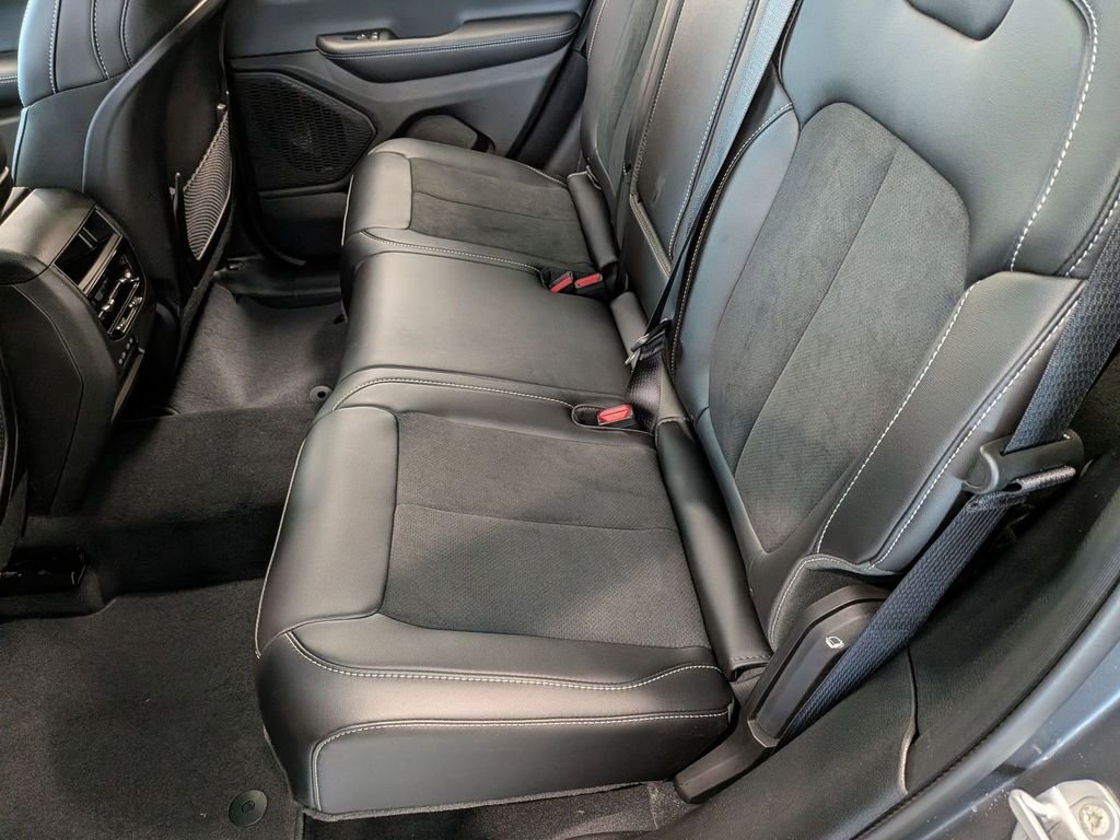 New 2026 Baltic Gray Metallic Clear-Coat Exterior Paint Jeep Altitude image 22