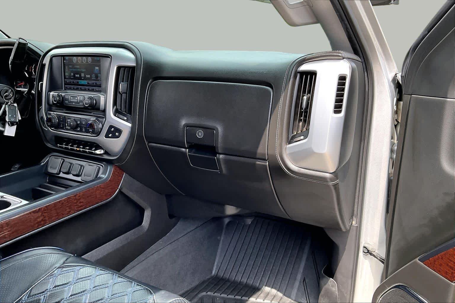 Used 2018 Quicksilver Metallic GMC SLT image 18