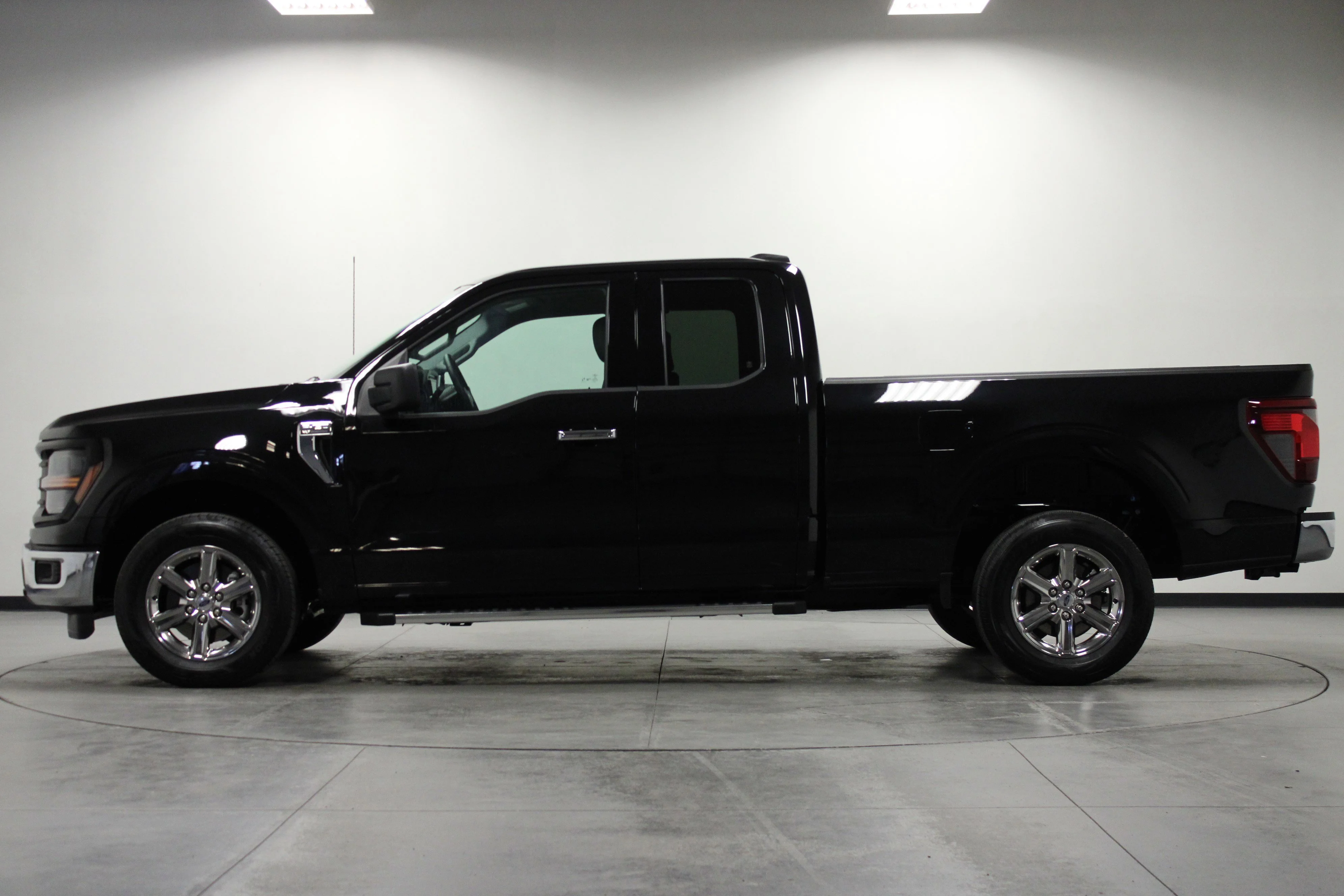 Used 2025 Black Metallic Ford XLT image 7
