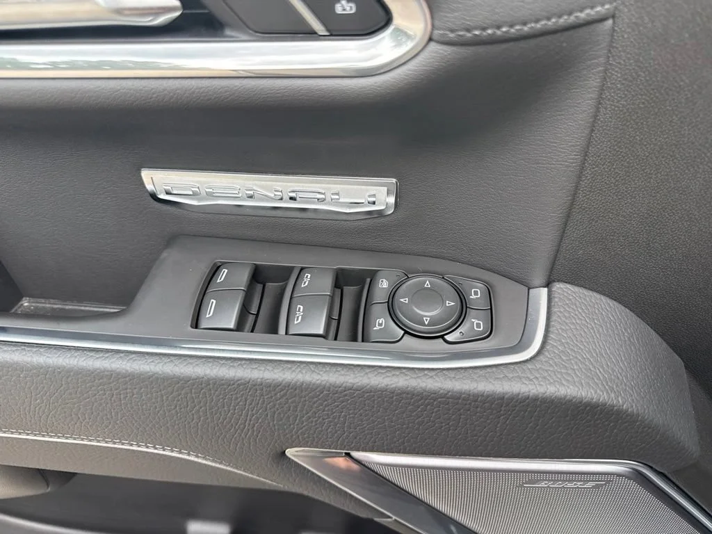 Used 2025 Sterling Metallic GMC Denali image 28