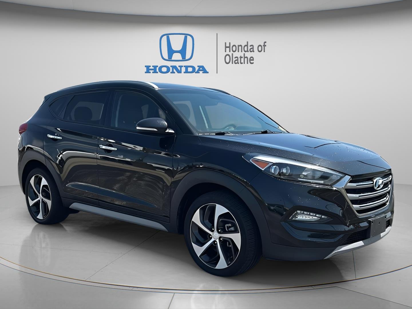 Used 2018 Black Noir Pearl Hyundai Limited image 1
