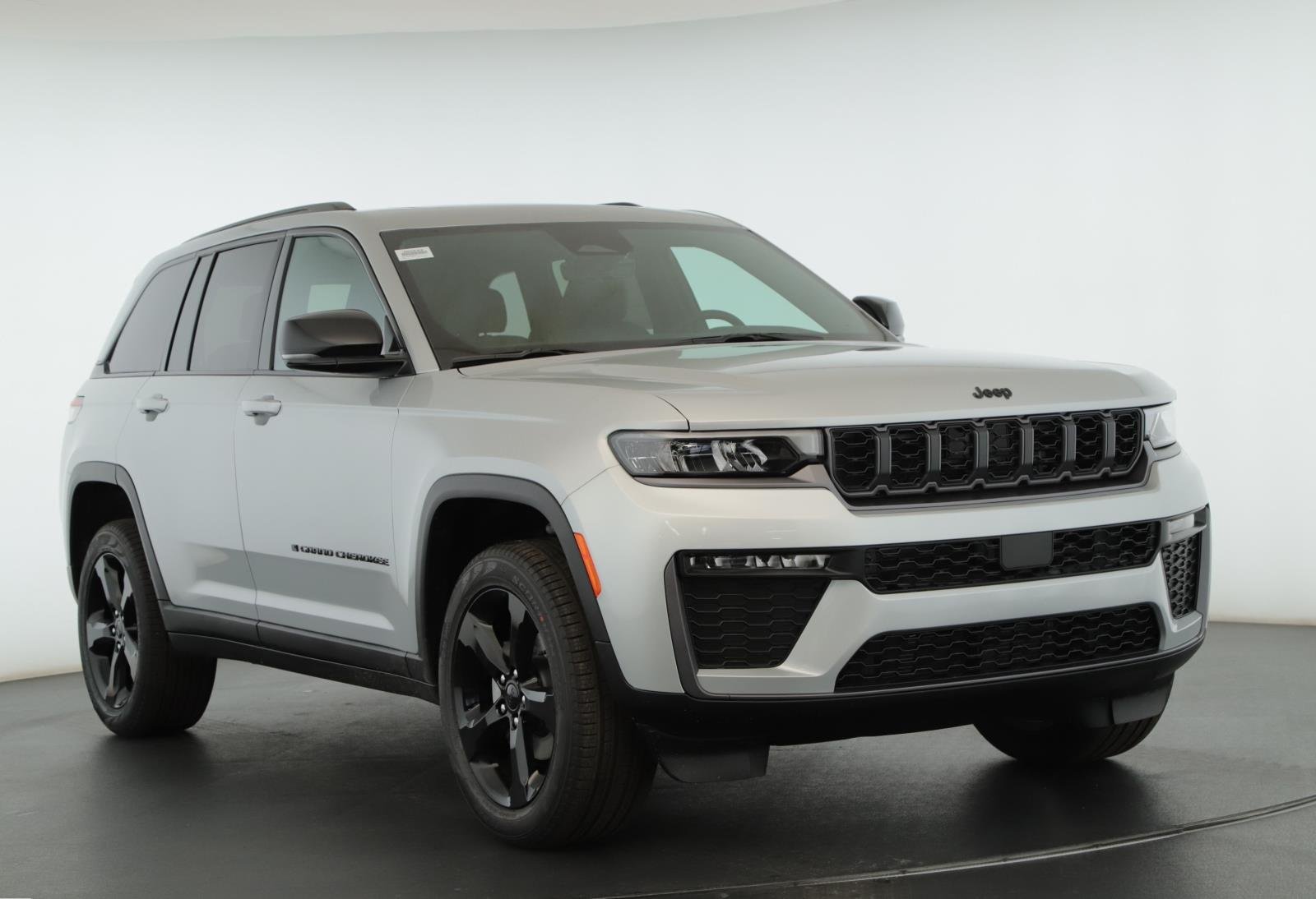 New 2026 Silver Zynith Exterior Paint Jeep Limited image 1