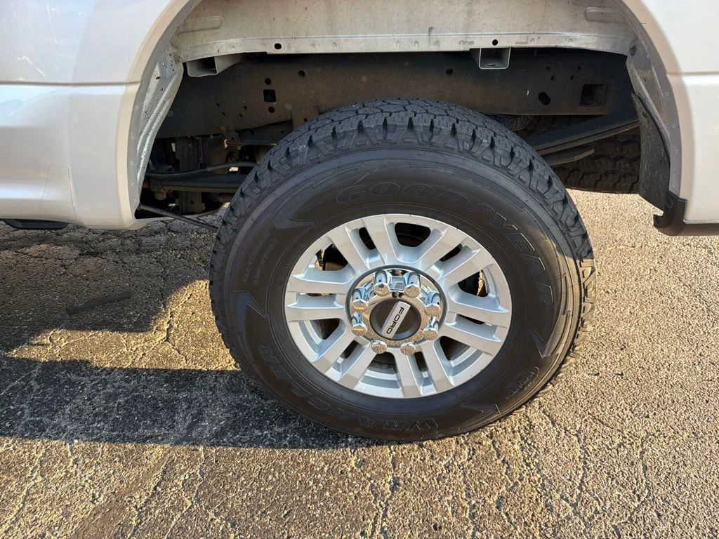 Used 2017 Silver Ford XL image 12