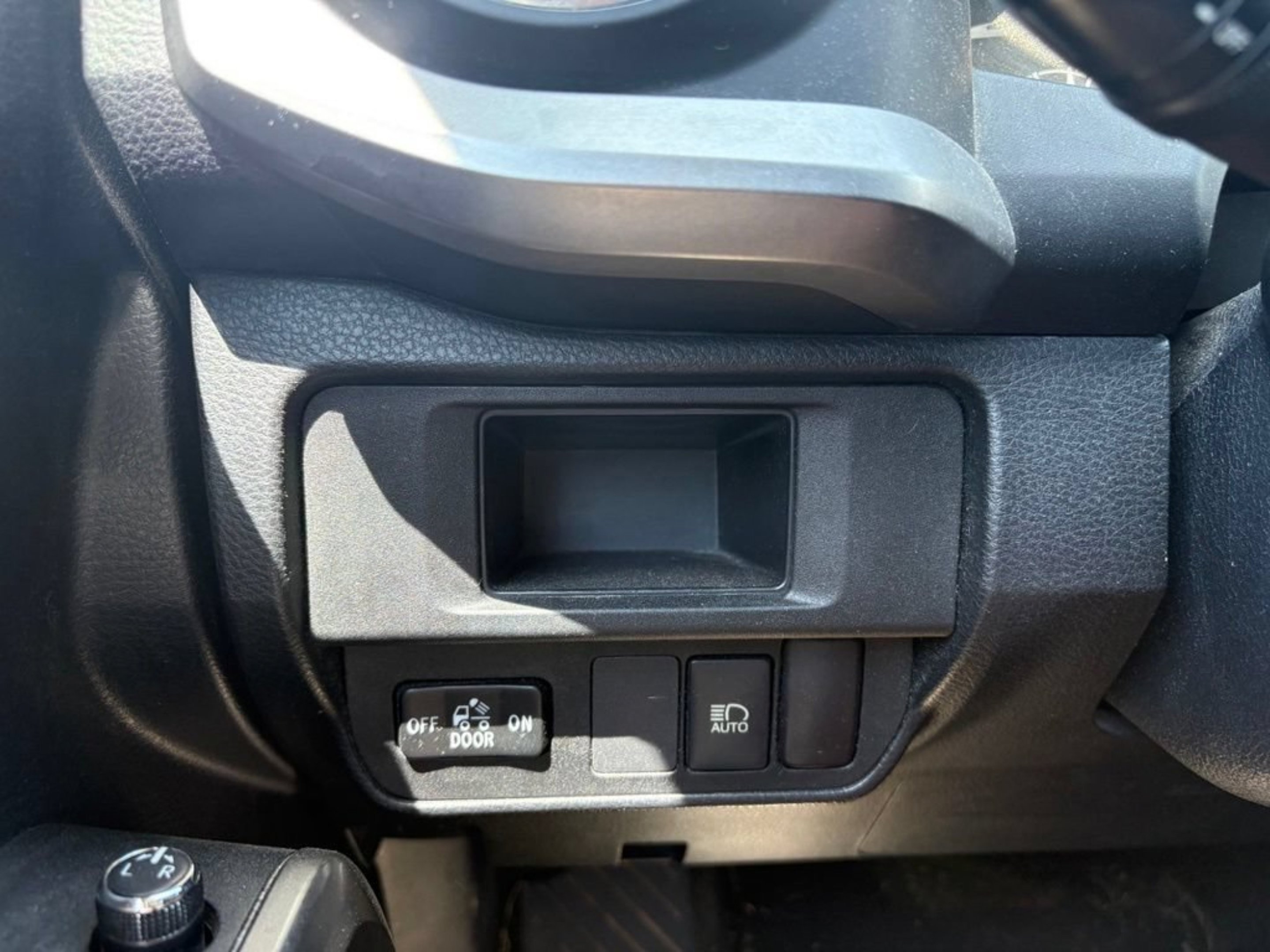 Used 2018 Super White Toyota SR5 image 18