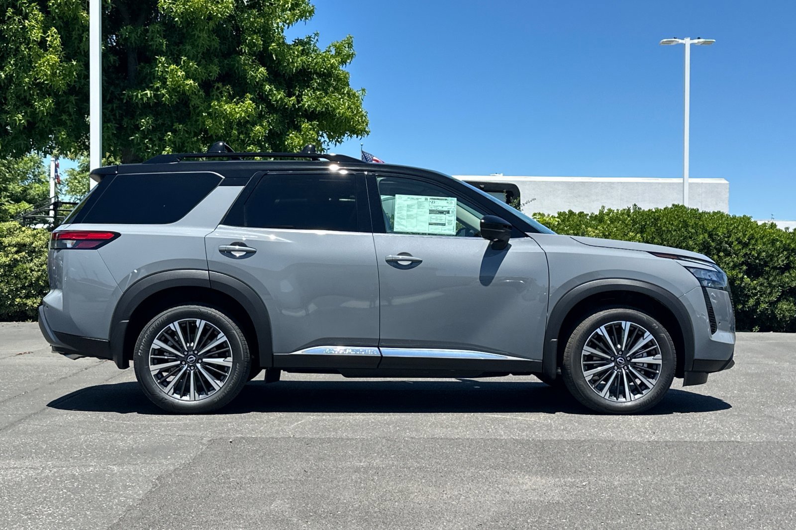 New 2026 Boulder Gray Pearl/Super Black Nissan Platinum image 3