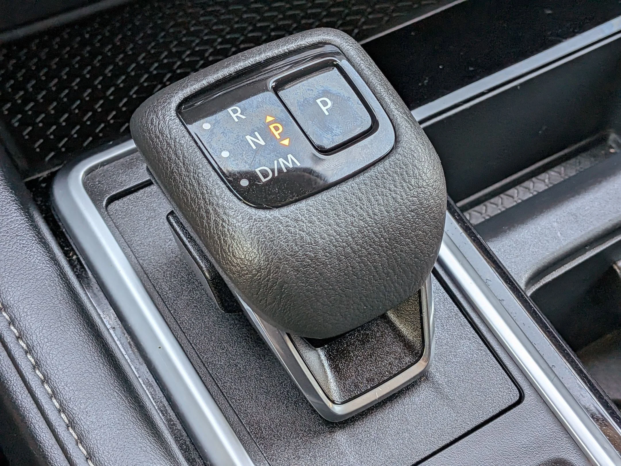 2025 Nissan Pathfinder SV - Photo 18