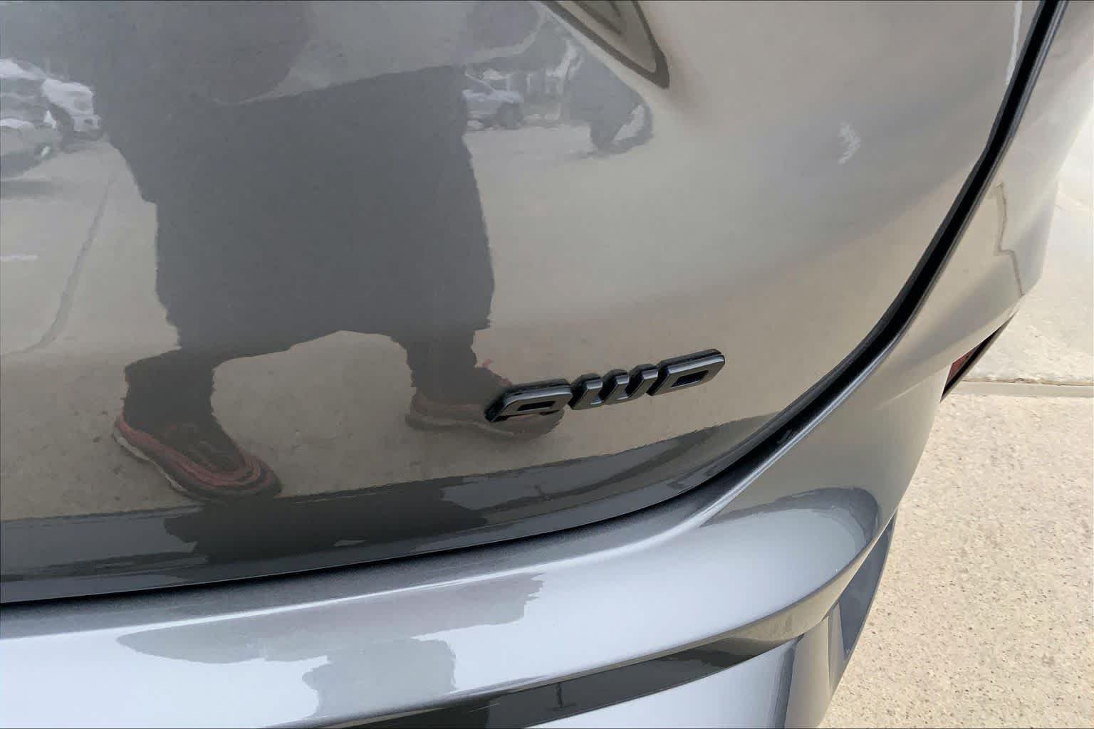 Used 2024 Carbonized Gray Metallic Ford SE image 9