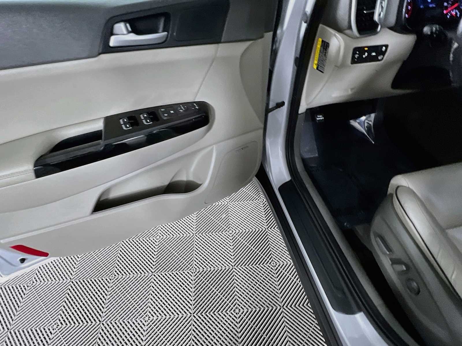 Used 2019 Sparkling Silver Kia EX image 19