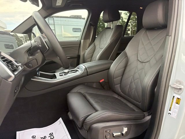 Used 2026 Gray BMW sDrive40i image 11