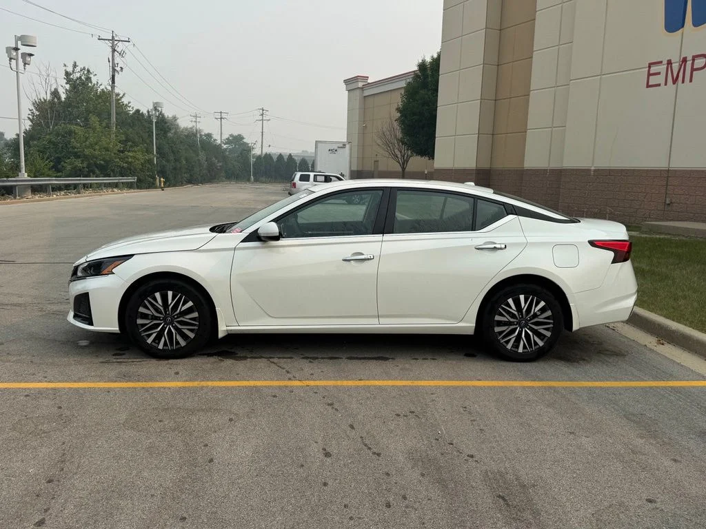Certified Used 2023 Pearl White Tricoat Nissan 2.5 SV image 7