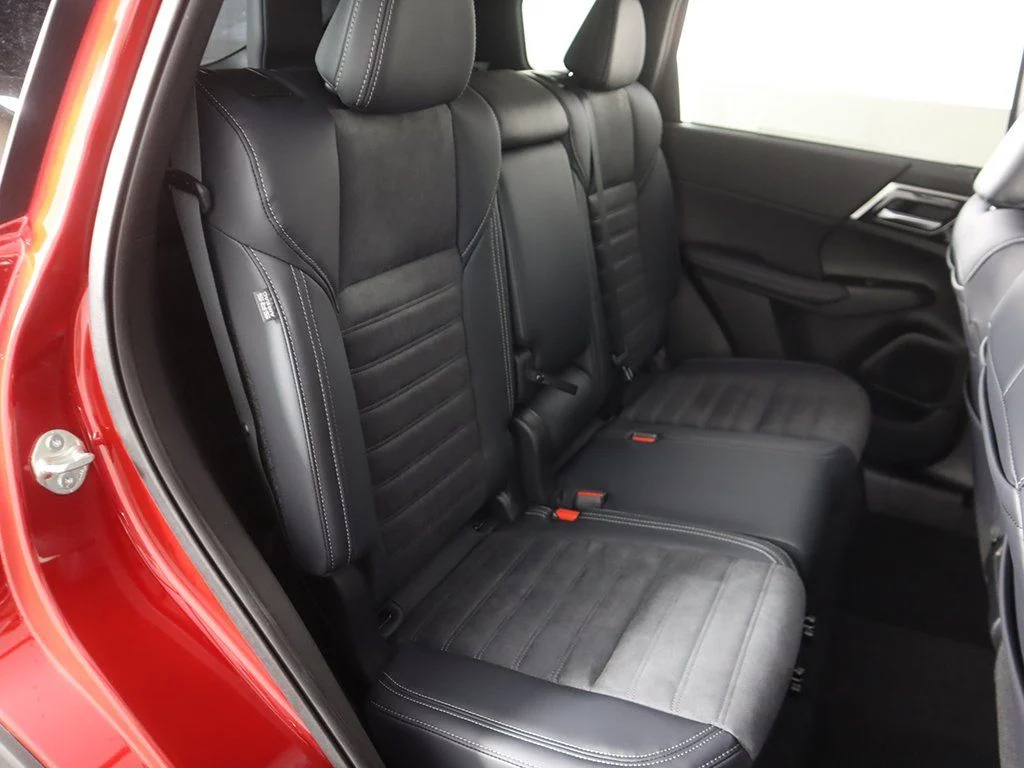 Used 2024 Red Mitsubishi SE image 34