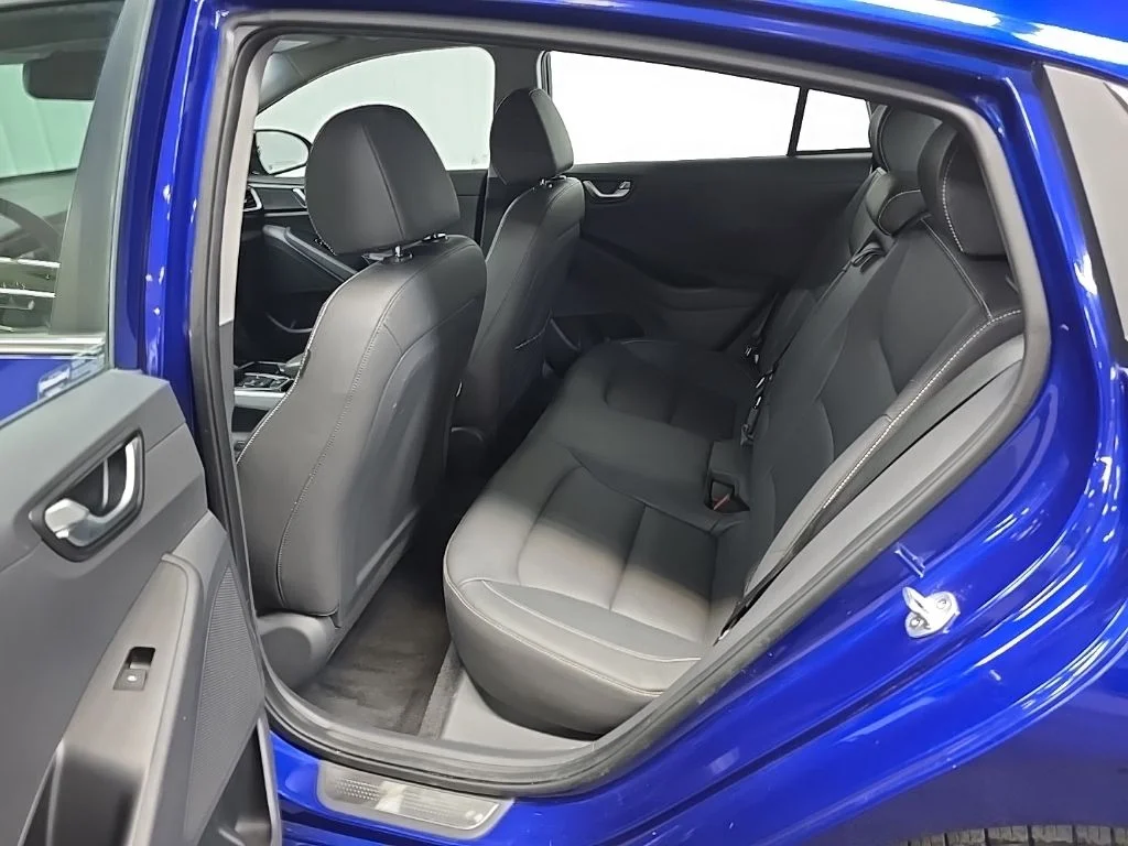 Used 2019 Intense Blue Hyundai Limited image 31