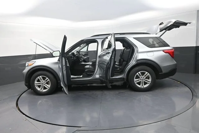 Used 2024 Silver Ford XLT image 33