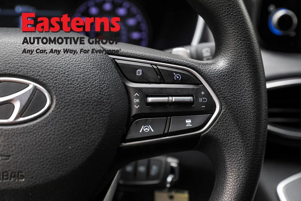 Used 2022 Blue Hyundai SE image 18