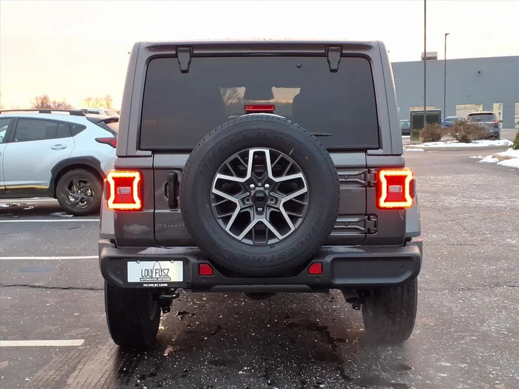 New 2026 Granite Crystal Metallic Clear-Coat Exterior Paint Jeep Sahara image 19