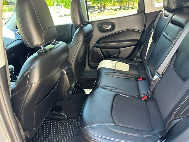 Used 2018 Billet Silver Metallic Clearcoat Jeep Latitude image 15