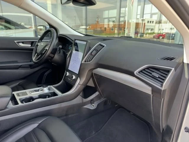 Used 2022 Silver Ford SEL image 41