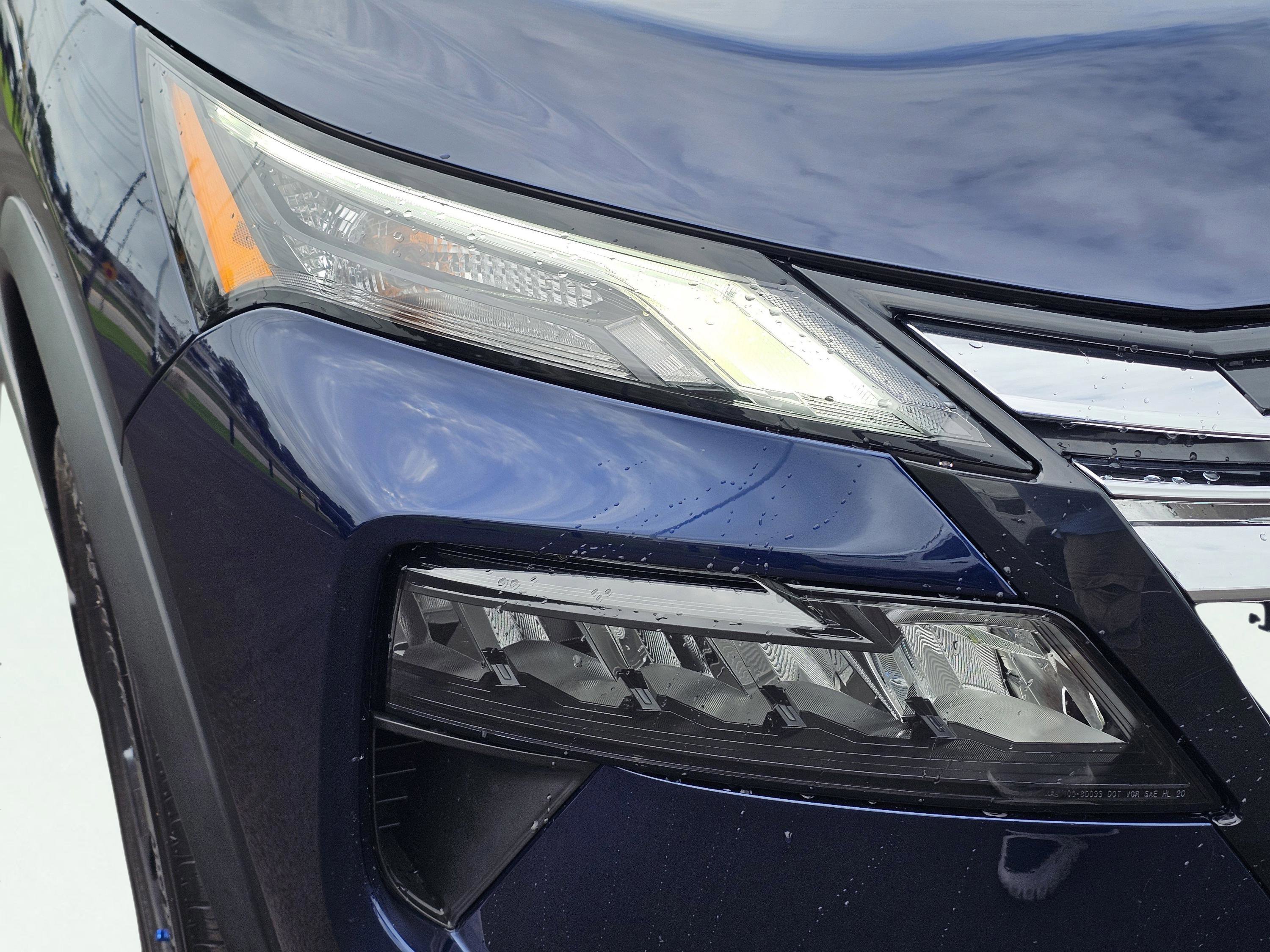 Used 2025 Deep Ocean Blue Pearl Nissan SV image 4