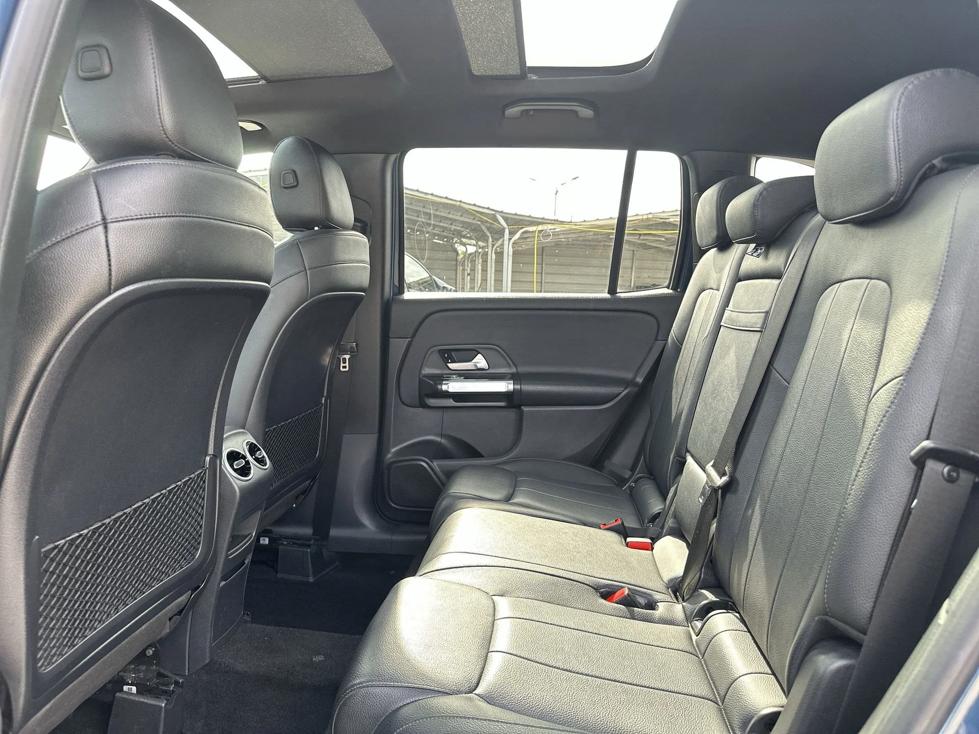 Used 2021 Denim Blue Metallic Mercedes-Benz GLB 250 image 23
