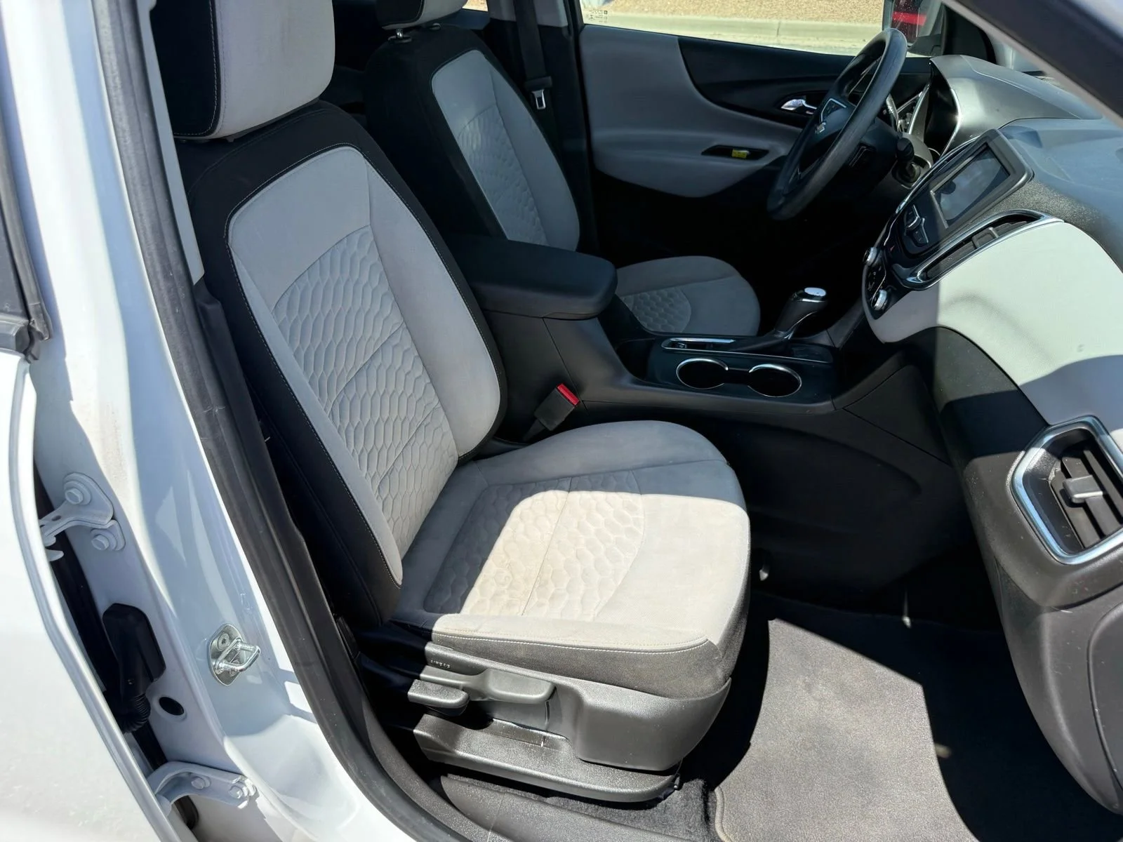 2021 Chevrolet Equinox LS - Photo 31