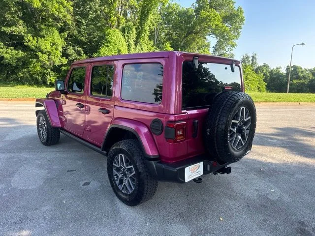 Used 2024  Jeep Sahara image 5