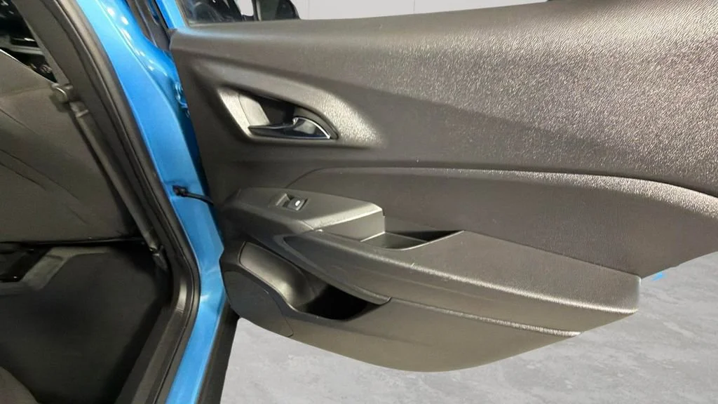 Used 2025 Marina Blue Metallic Chevrolet 1RS image 32