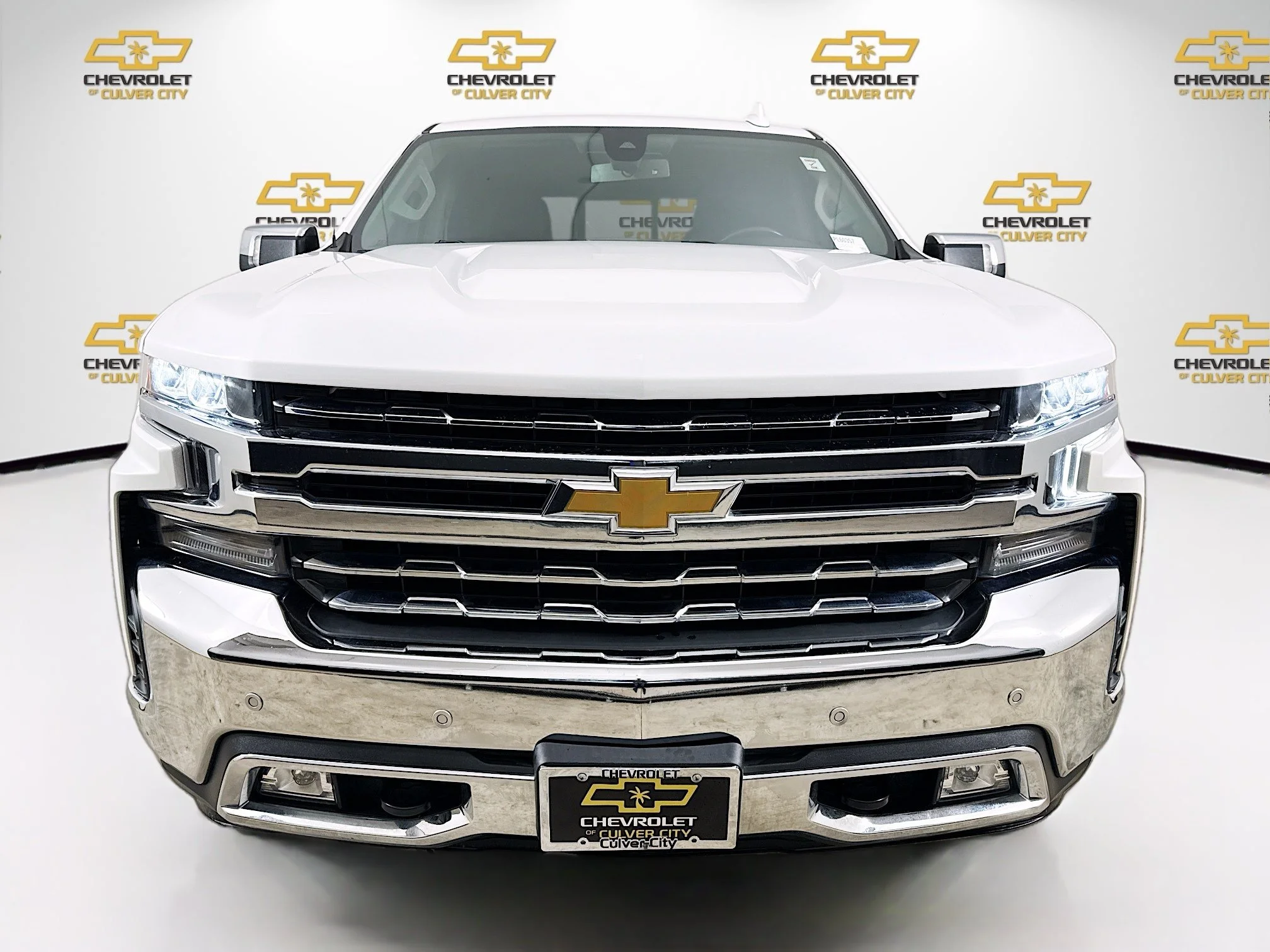 Used 2021 IRIDESCENT PEARL TRICOAT Chevrolet LTZ image 2