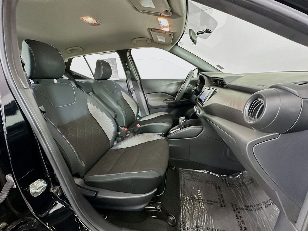 Used 2019 Super Black Nissan S image 26