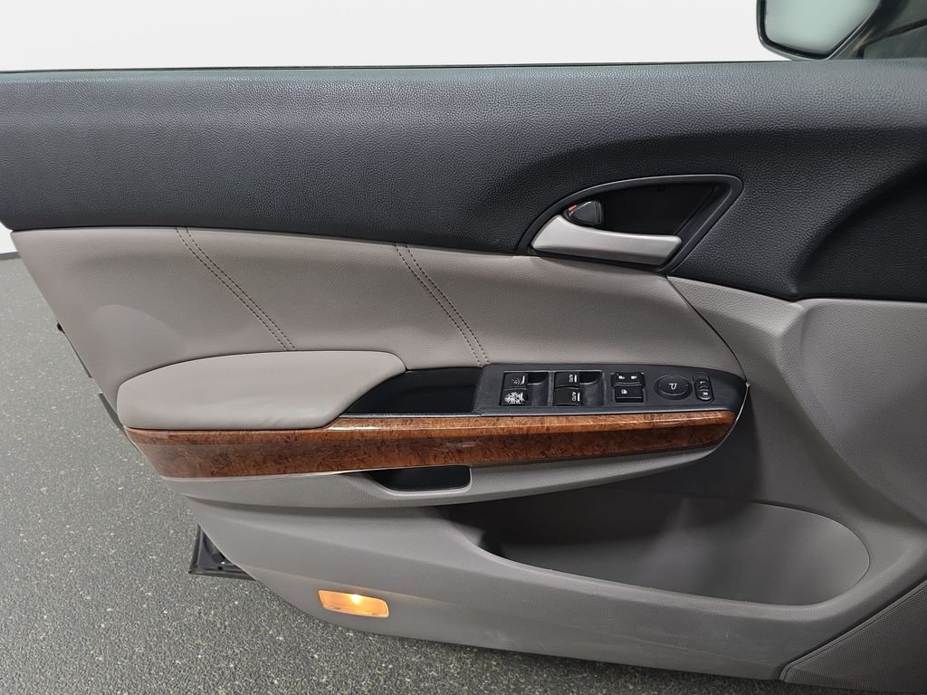 Used 2012 Polished Metal Metallic Honda EX-L image 24