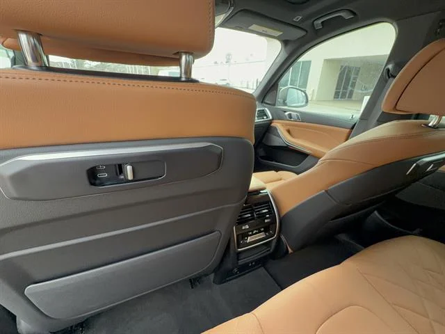 New 2026 Skyscraper Grey Metallic BMW xDrive50e image 19