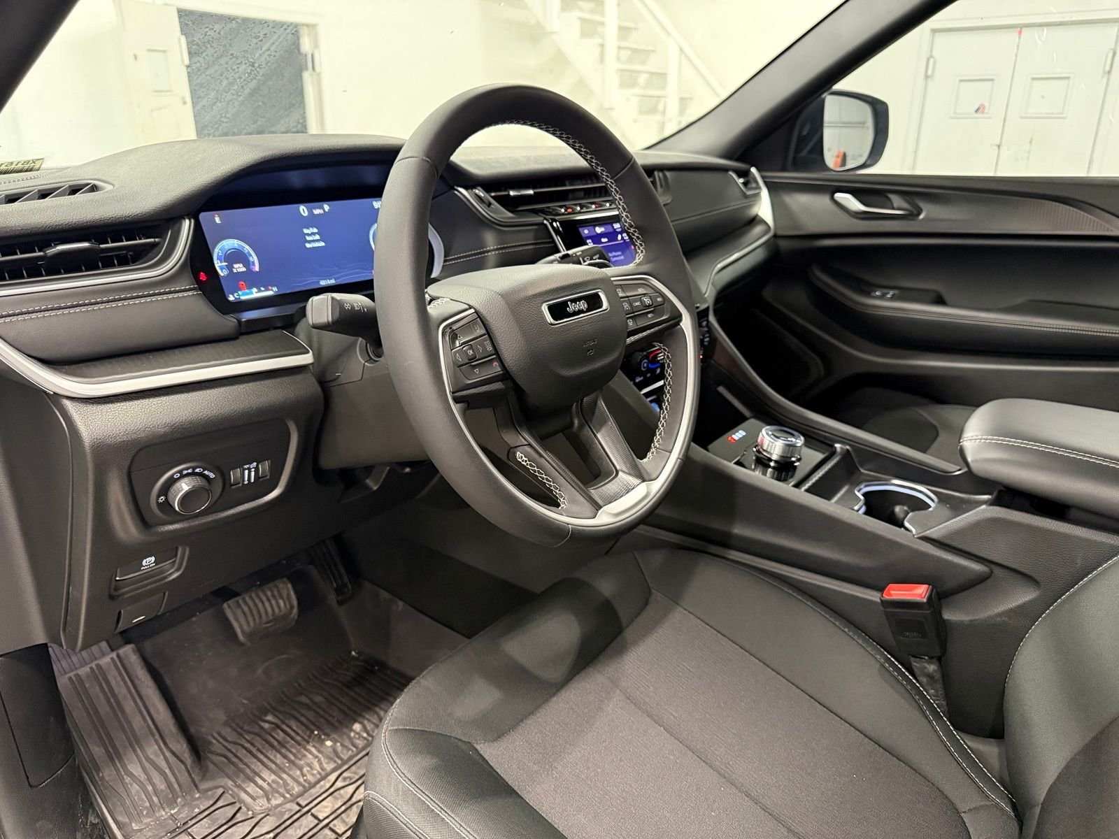 Used 2025 White Jeep Laredo image 18