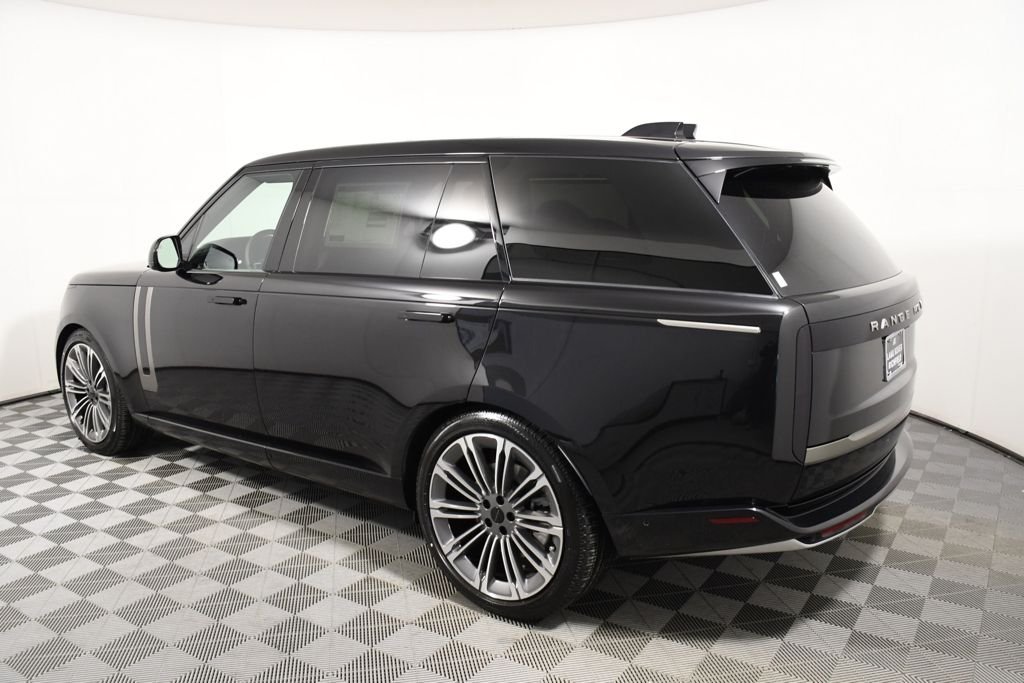 New 2026 Santorini Blk Land Rover SE image 3