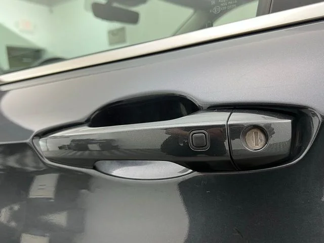 Used 2025 Moonstone Gray Metallic/Black Roof Mitsubishi SE image 9