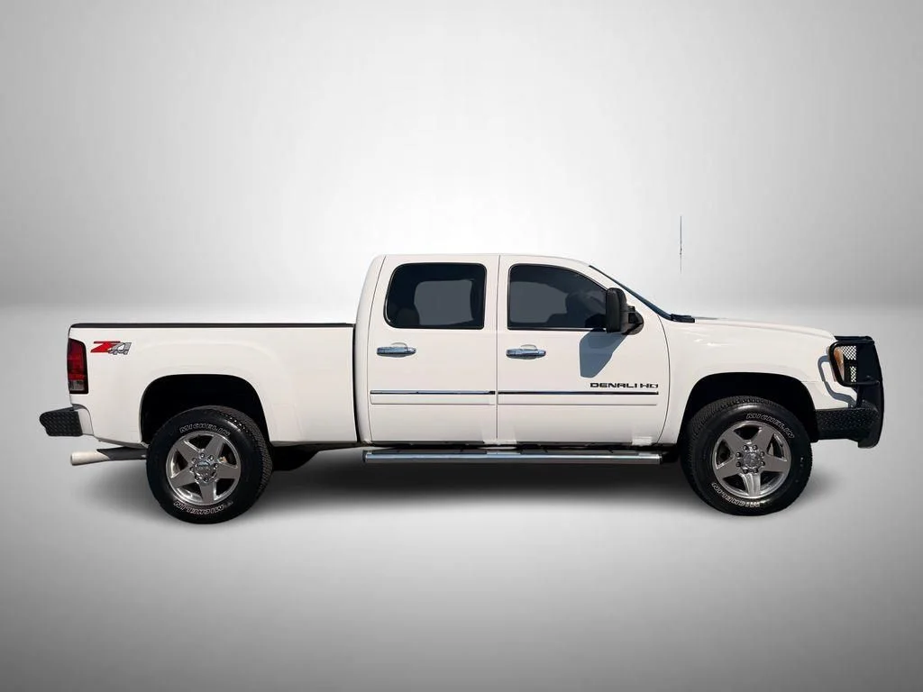 Used 2011 White GMC Denali image 5