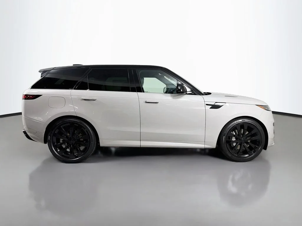 New 2026 Borasco Grey Land Rover Dynamic SE image 4