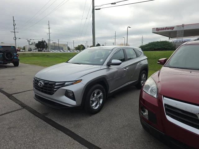 Used 2024 Silver Hyundai SE image 2