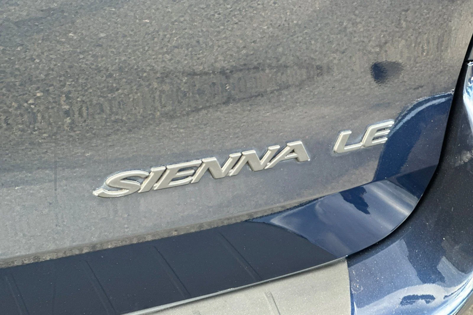 Used 2005  Toyota LE image 16