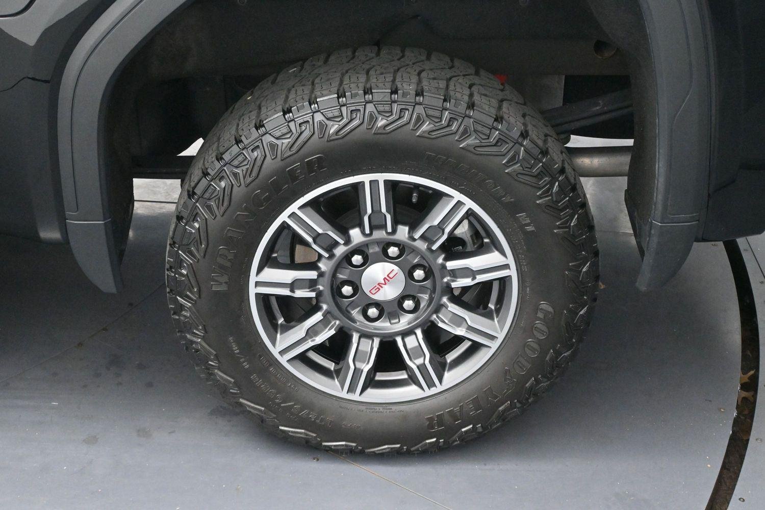 Used 2024 Onyx Black GMC AT4 image 33