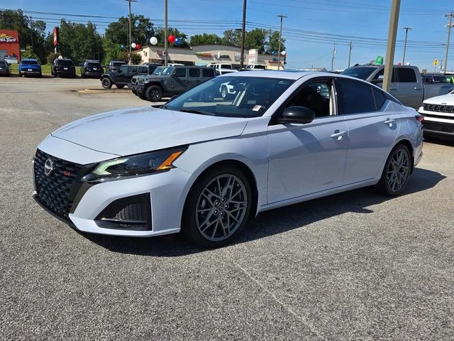 Used 2024 Gray Nissan 2.0 SR image 3