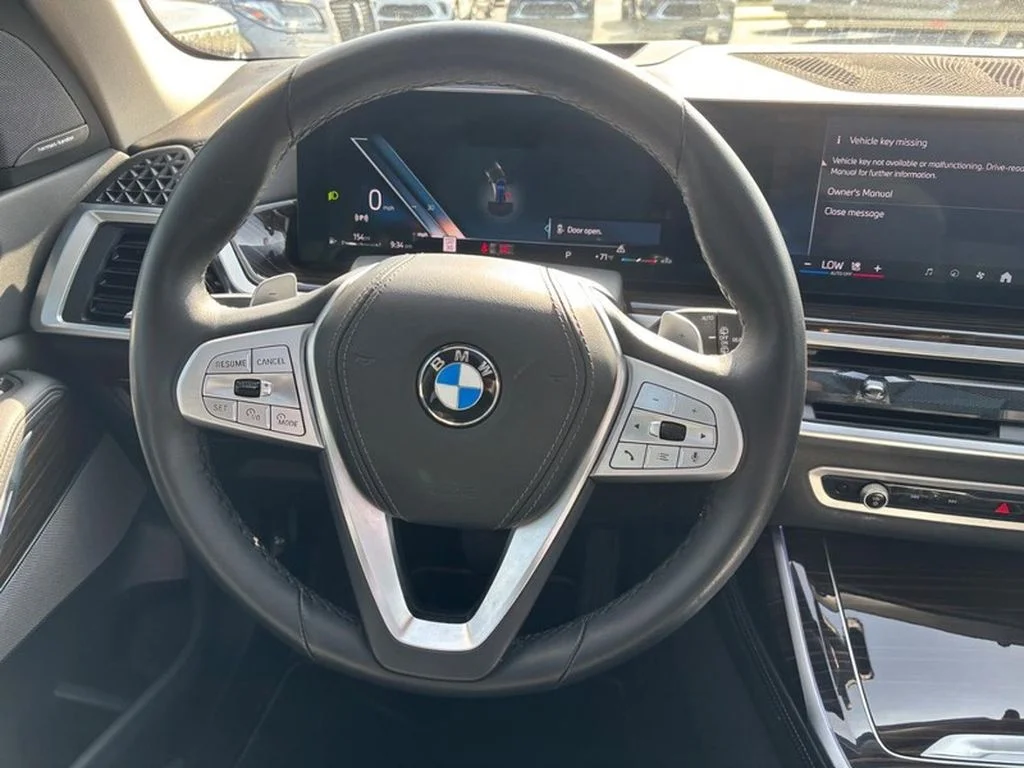Used 2025 Black Sapphire Metallic BMW xDrive40i image 15