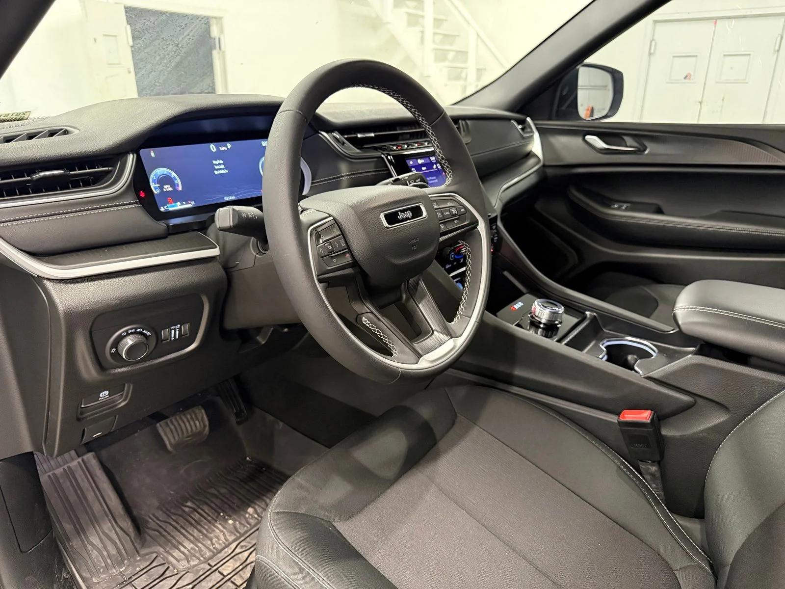 Used 2025 White Jeep Laredo image 18