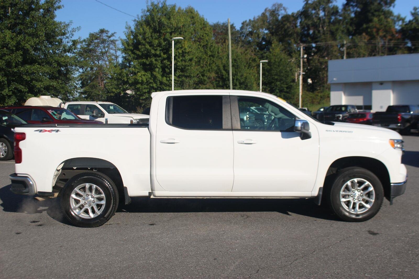 Used 2022 SUMMIT WHITE Chevrolet LT image 8