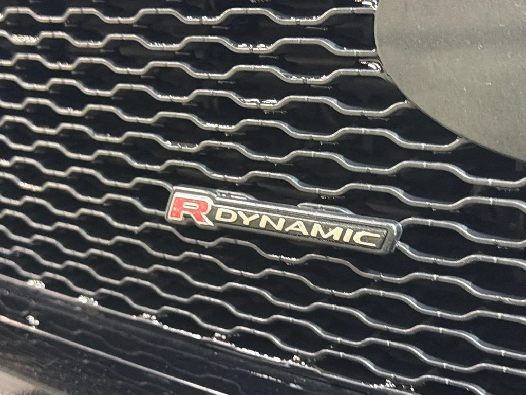 Used 2023 White Land Rover R-Dynamic S image 58