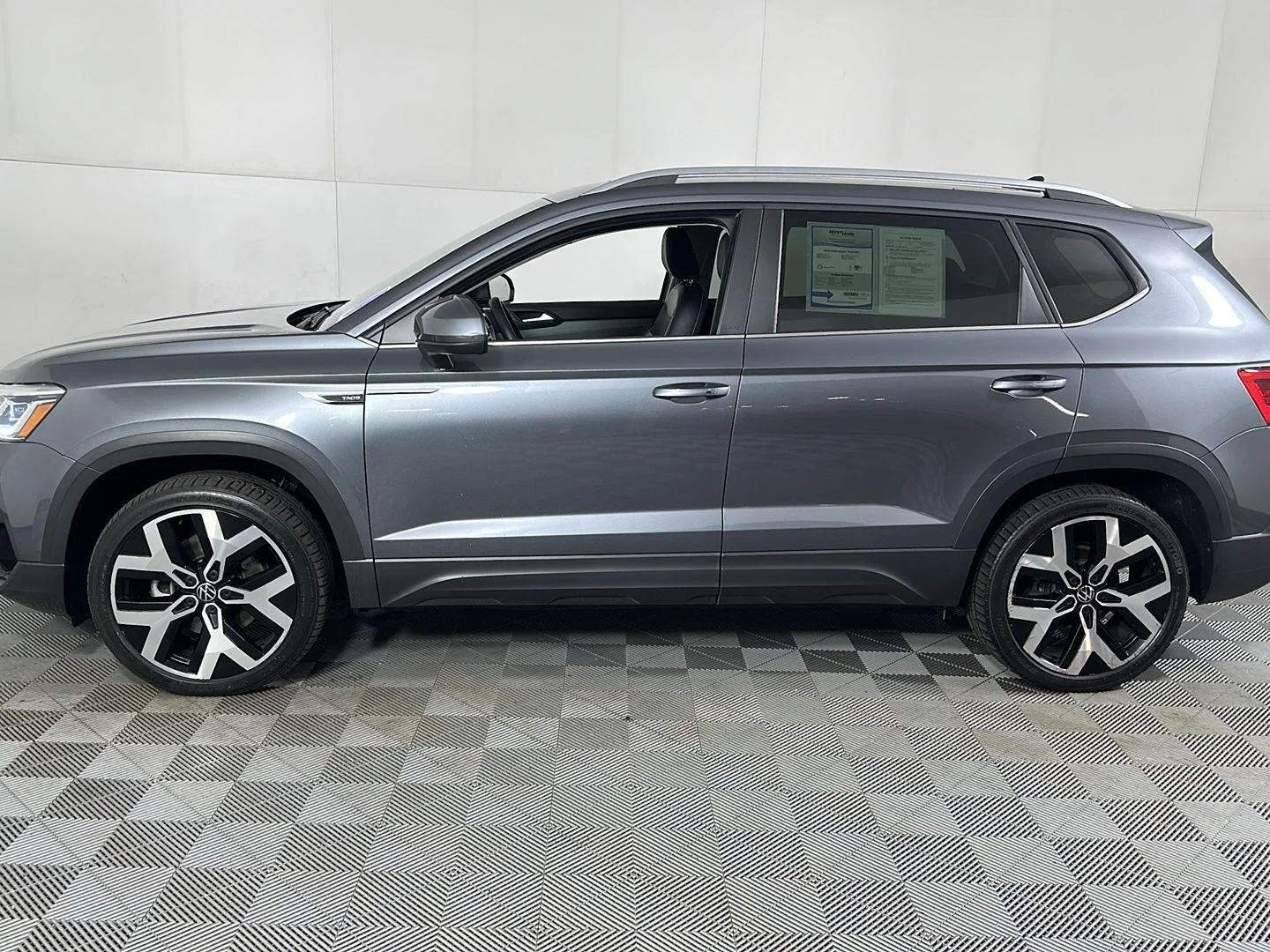 Used 2022 Platinum Gray Metallic Volkswagen SEL image 8