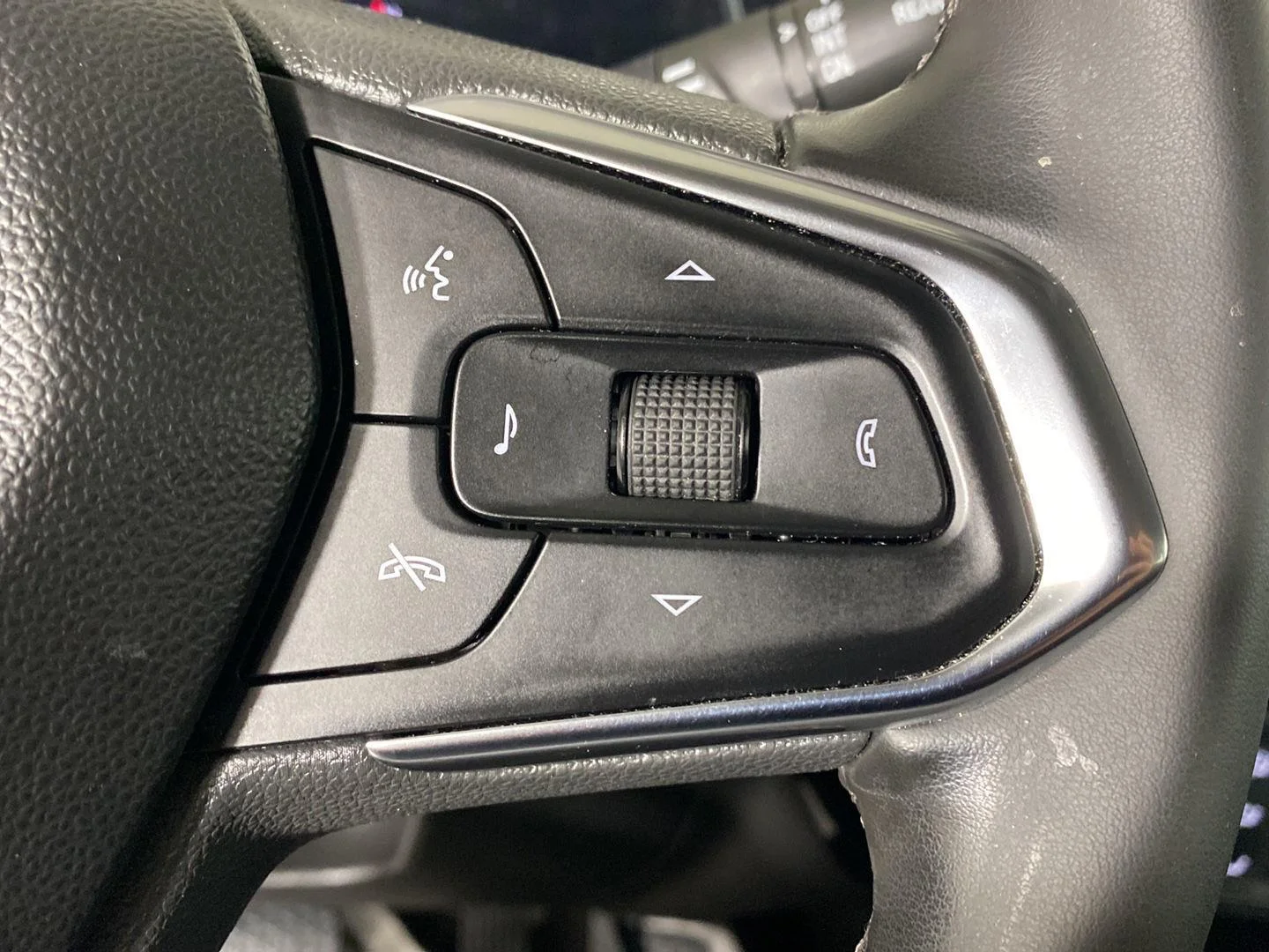 Used 2025 Nitro Yellow Metallic Chevrolet ACTIV image 20
