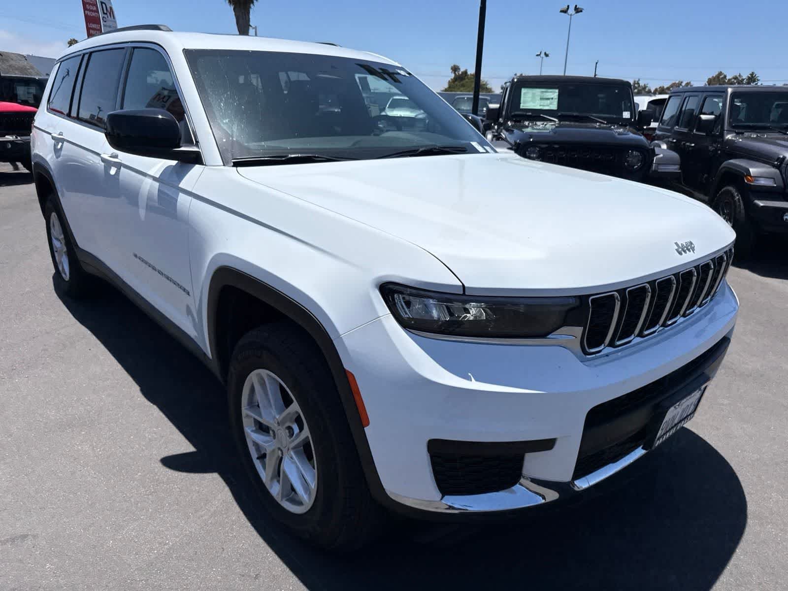 Used 2025 Bright White Clearcoat Jeep Laredo X image 7