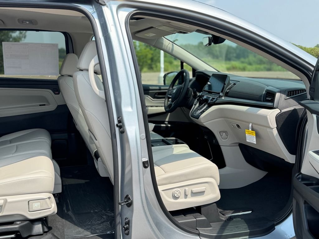 New 2026 Solar Silver Metallic Honda EX-L image 32