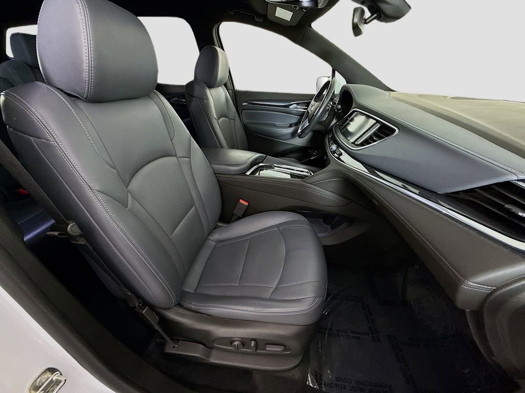 Used 2023 Summit White Buick Essence image 27